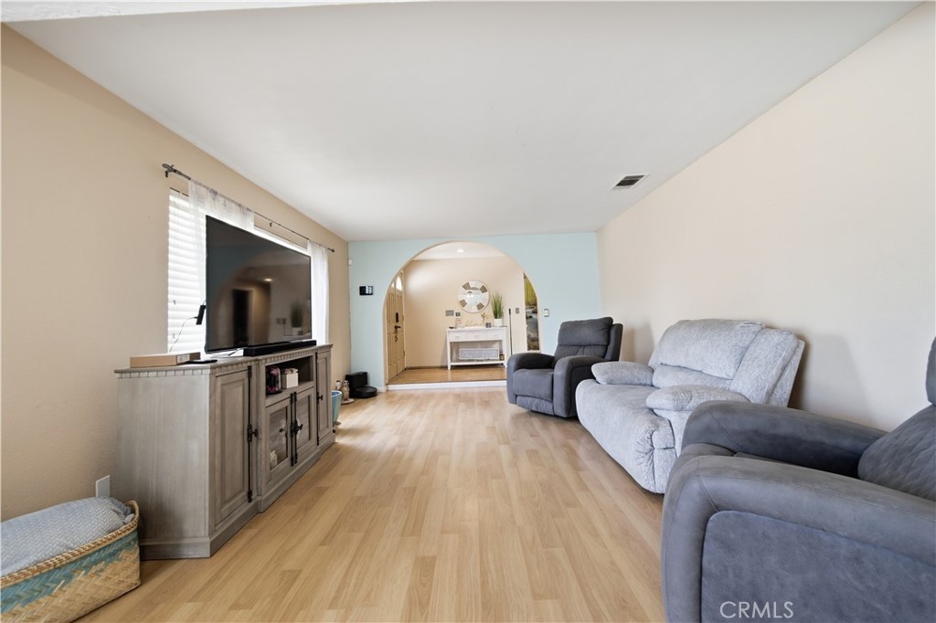 14310 Choco Road Apple Valley, CA 92307 - Photo 6 of 35 Gallery Image 6