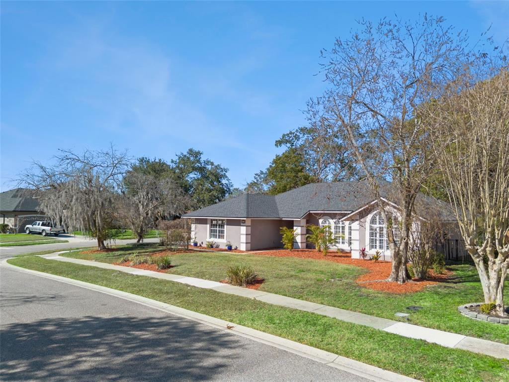 692 Rochester Street Oviedo, FL 32765 - Photo 3 of 49