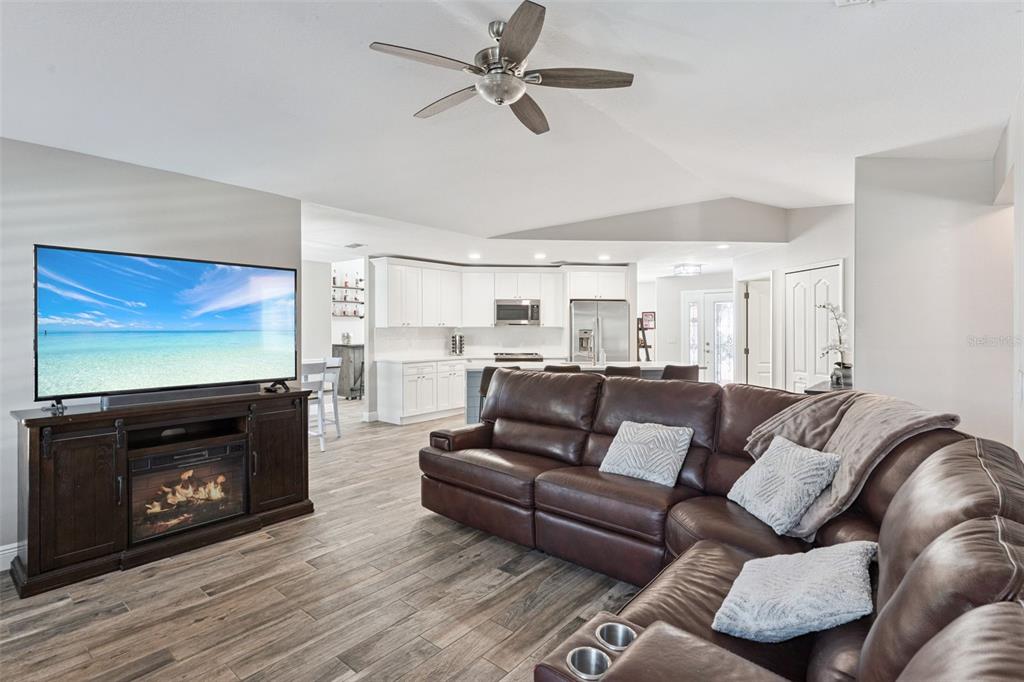 692 Rochester Street Oviedo, FL 32765 - Photo 8 of 49