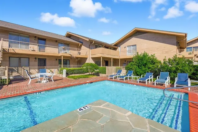 a view of a house with entertaining space