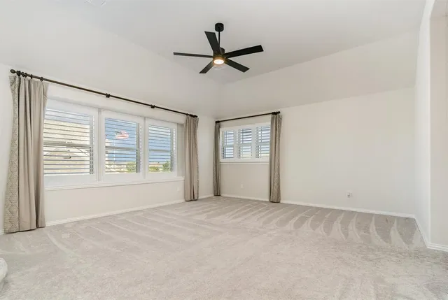 a view of empty room with a ceiling fan