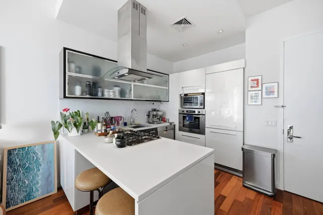 a picture of a park with an white wall