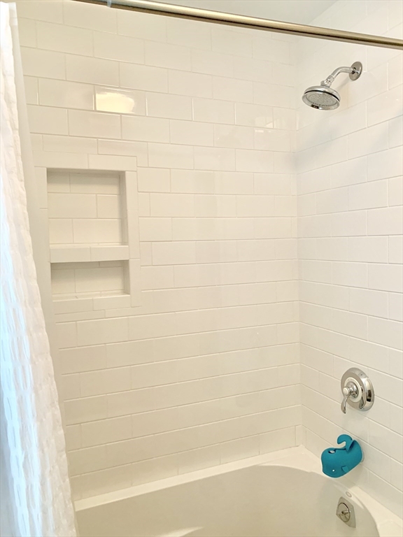 31 Bubier Road Marblehead, MA 01945 - Photo 23 of 29 a bathroom with a bathtub