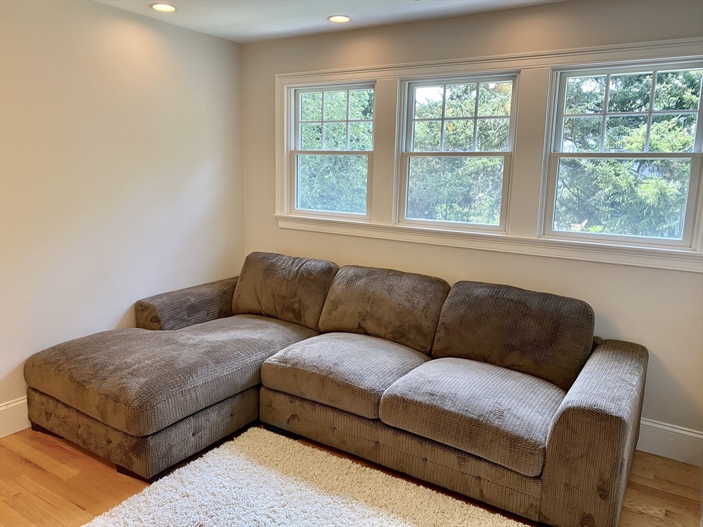31 Bubier Road Marblehead, MA 01945 - Photo 24 of 29 a living room with furniture and a window