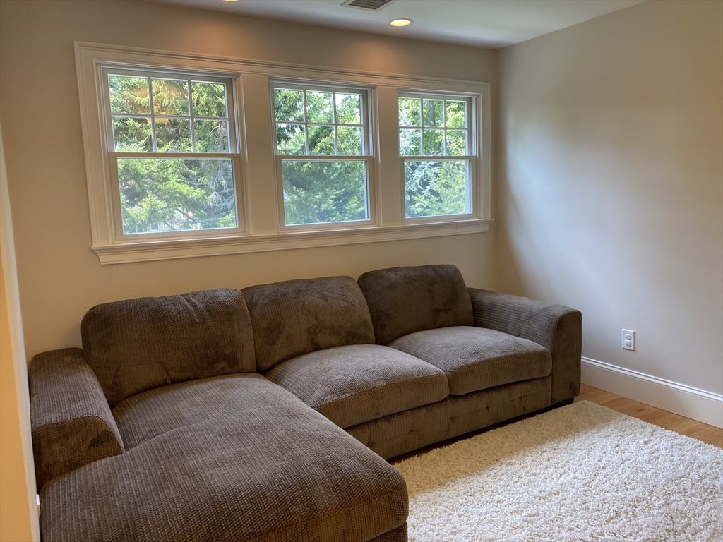31 Bubier Road Marblehead, MA 01945 - Photo 25 of 29 a living room with furniture and a window