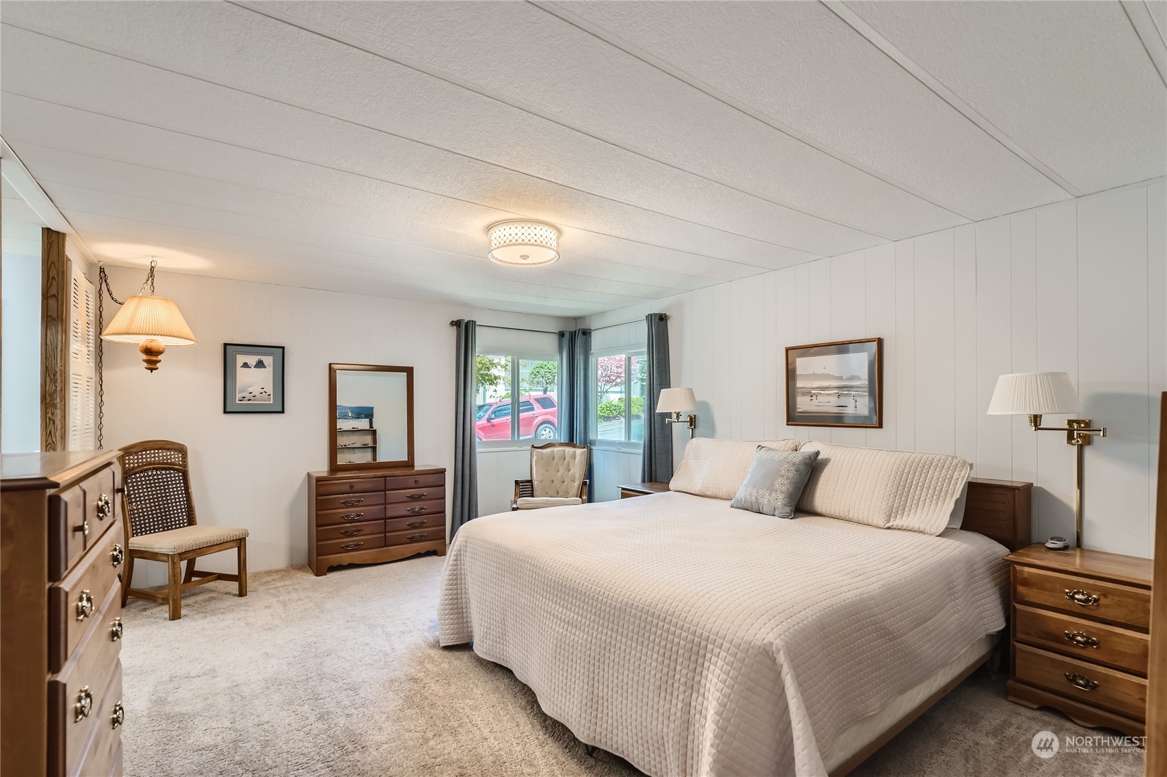 2500 South 370th Street, Unit 196 Federal Way, WA 98003 - Photo 18 of 29 a bedroom with a bed and a chair
