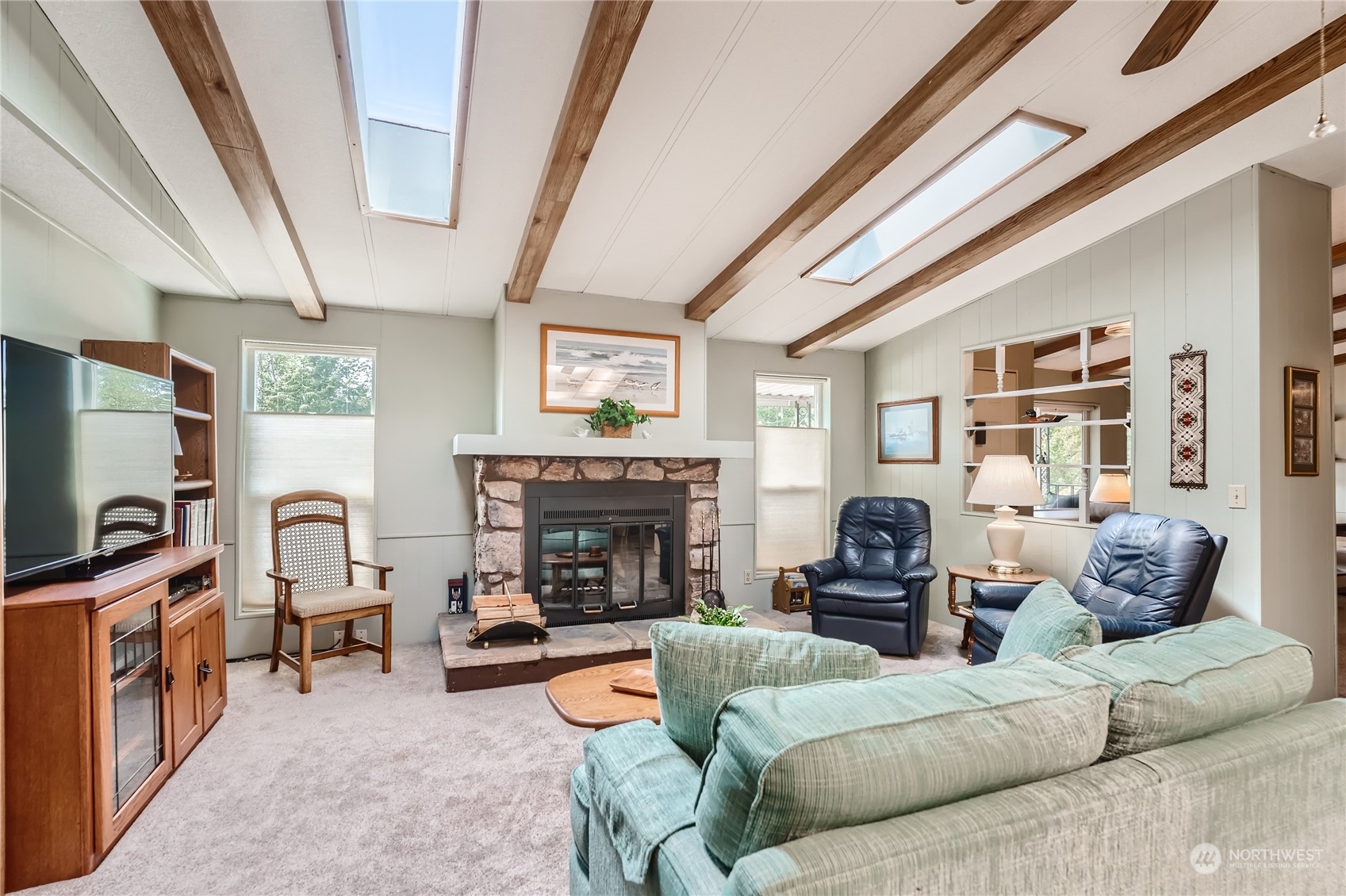 2500 South 370th Street, Unit 196 Federal Way, WA 98003 - Photo 7 of 29 a living room with furniture and a fireplace