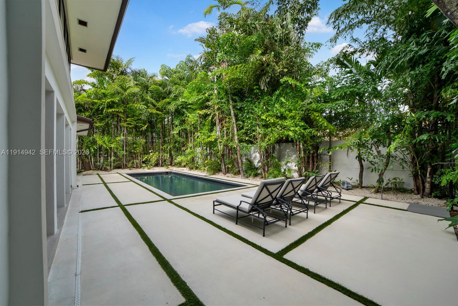 5735 North Bay Road Miami Beach, FL 33140 - Photo 22 of 59