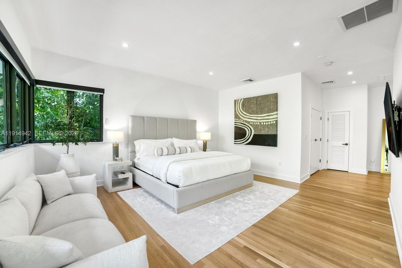 5735 North Bay Road Miami Beach, FL 33140 - Photo 28 of 59