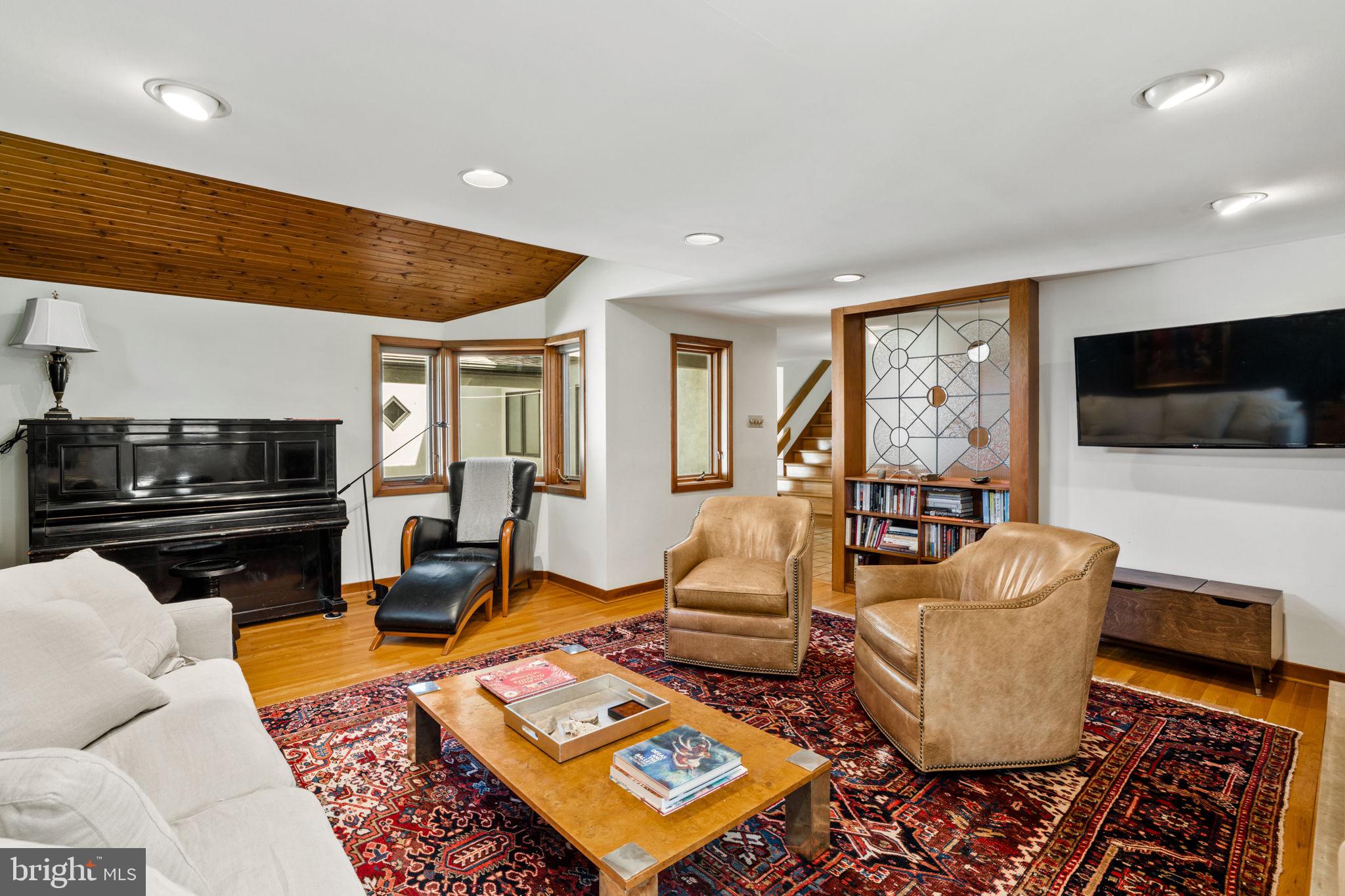 111 Hilltop Road Philadelphia, PA 19118 - Photo 12 of 68 Living Room