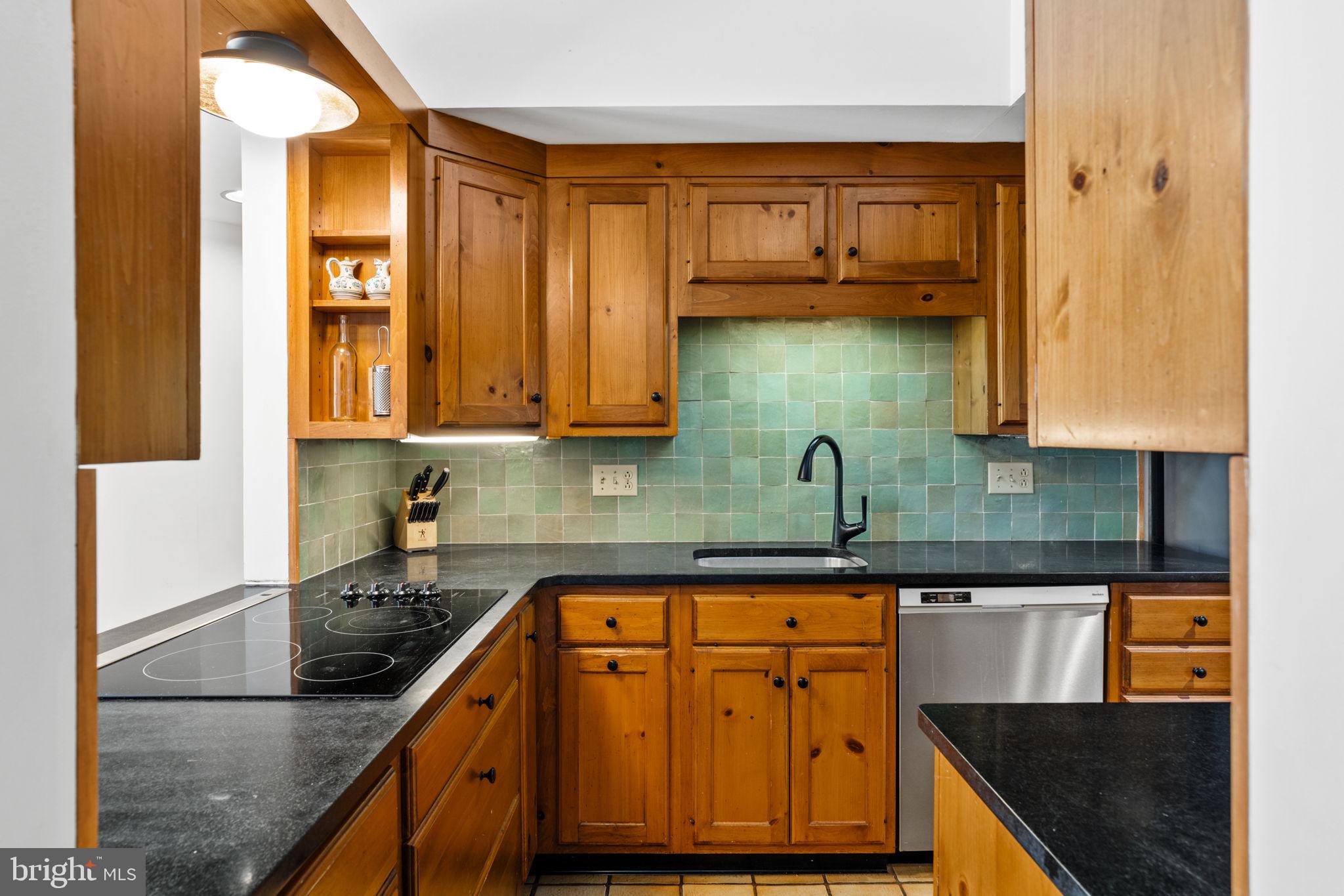 111 Hilltop Road Philadelphia, PA 19118 - Photo 22 of 68