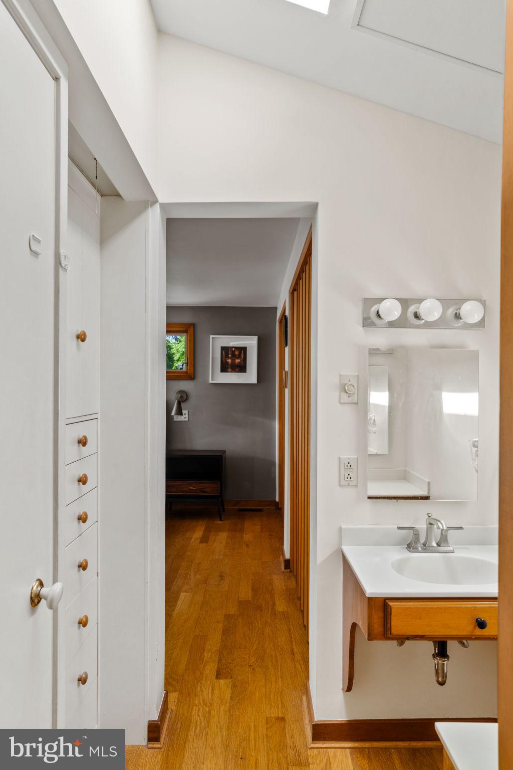 111 Hilltop Road Philadelphia, PA 19118 - Photo 33 of 68 Primary Bathroom