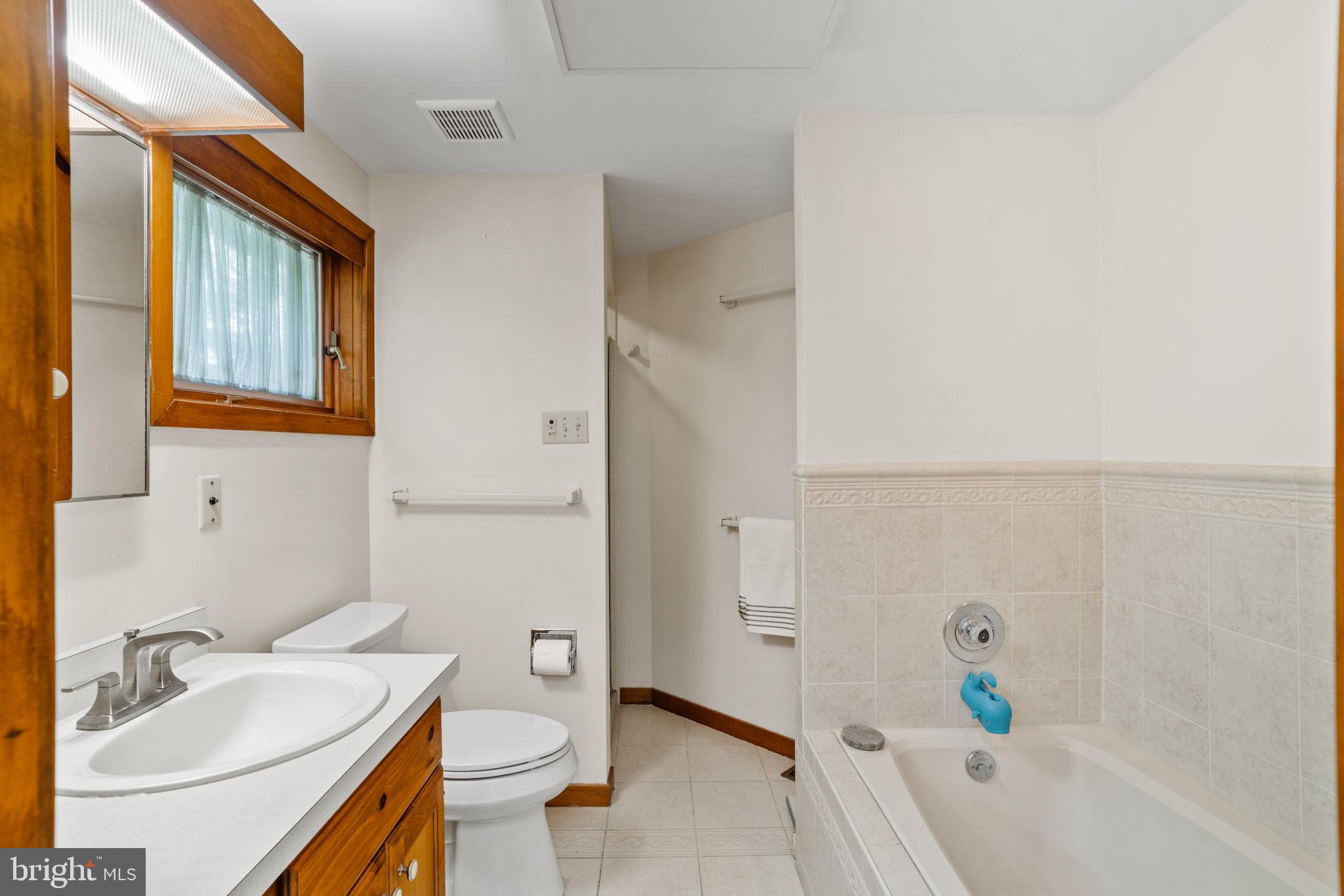 111 Hilltop Road Philadelphia, PA 19118 - Photo 34 of 68 Primary Bathroom