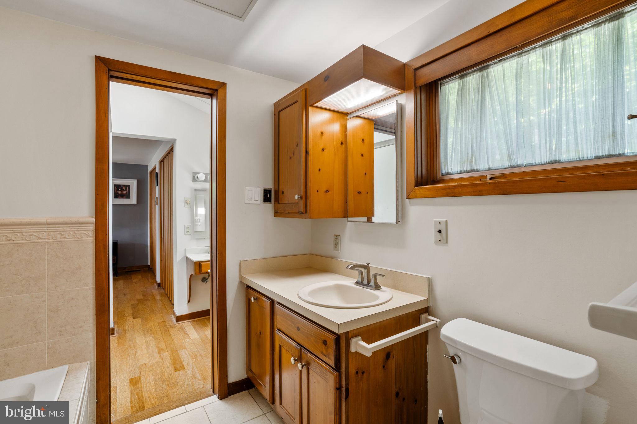 111 Hilltop Road Philadelphia, PA 19118 - Photo 35 of 68 Primary Bathroom