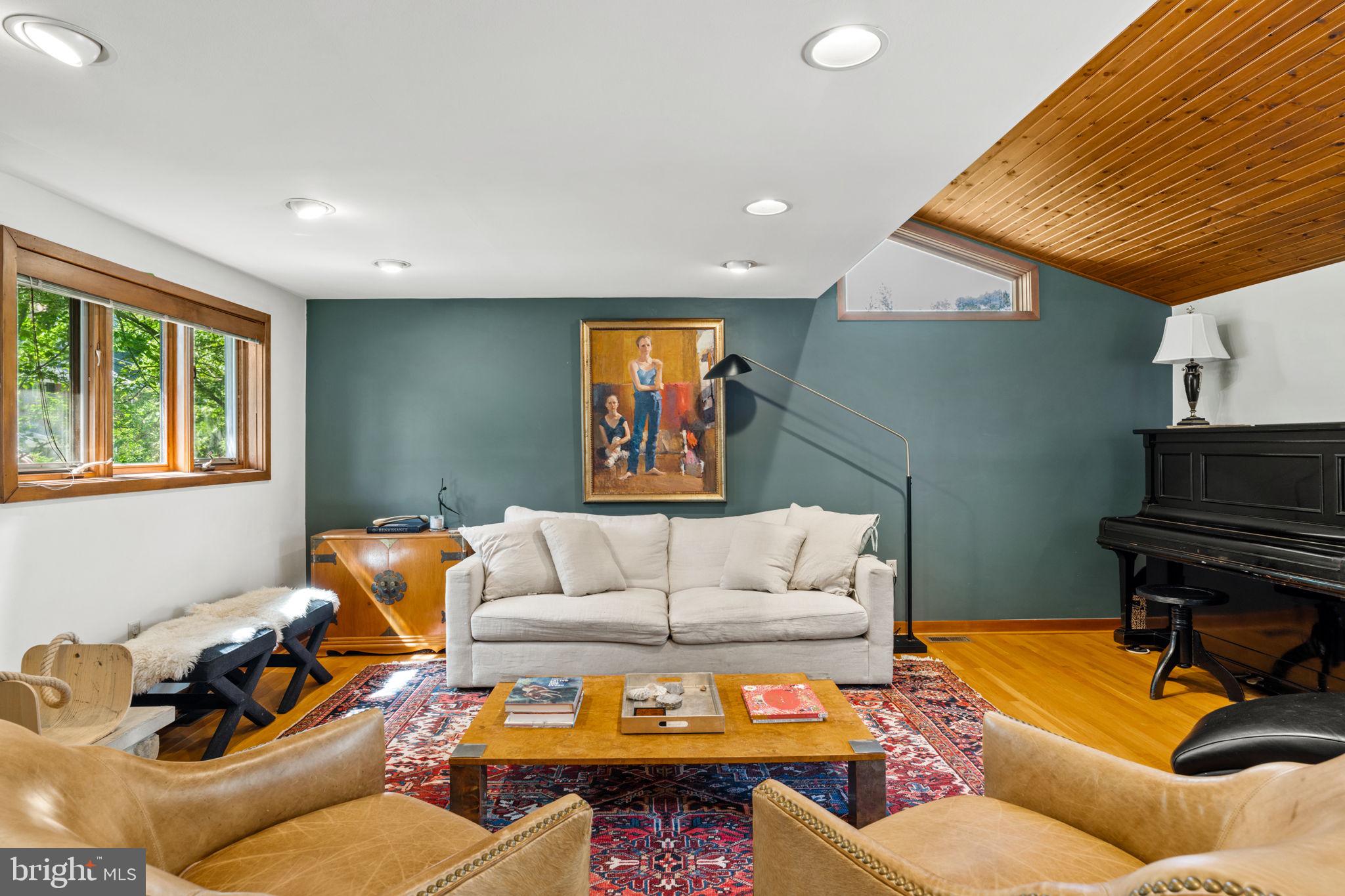 111 Hilltop Road Philadelphia, PA 19118 - Photo 9 of 68 Living Room