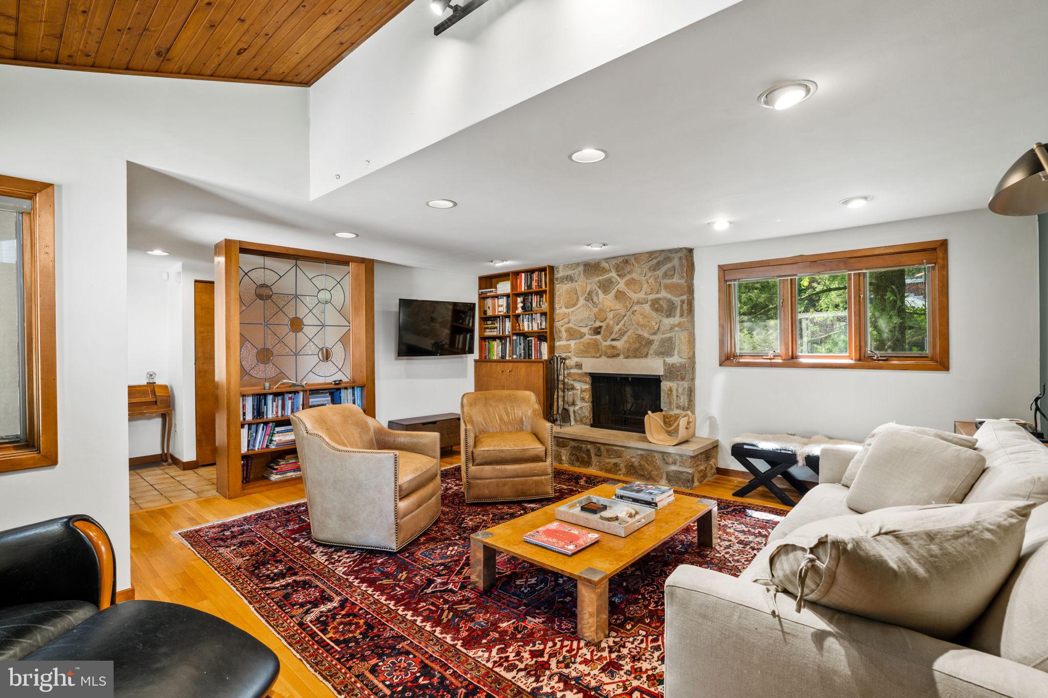 111 Hilltop Road Philadelphia, PA 19118 - Photo 10 of 68 Living Room