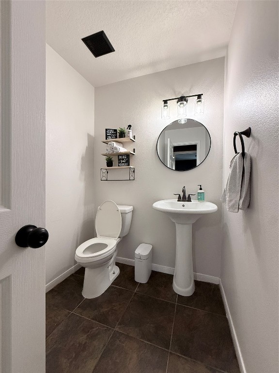11903 Ezekiel Road Tomball, TX 77375 - Photo 17 of 39 a bathroom with a toilet sink and mirror