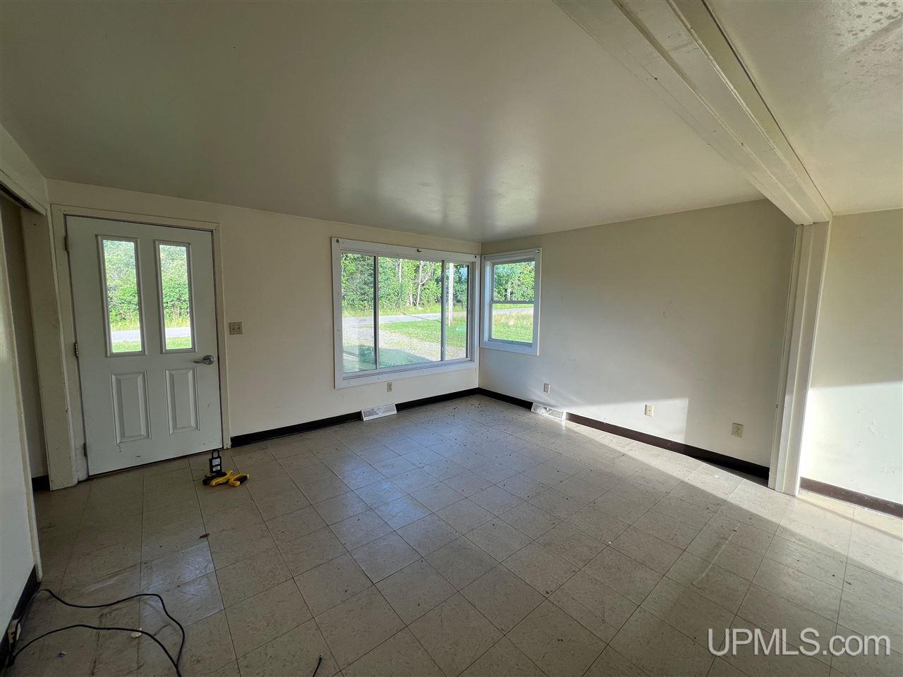 156 Hamnar Road Iron River, MI 49935 - Photo 4 of 10