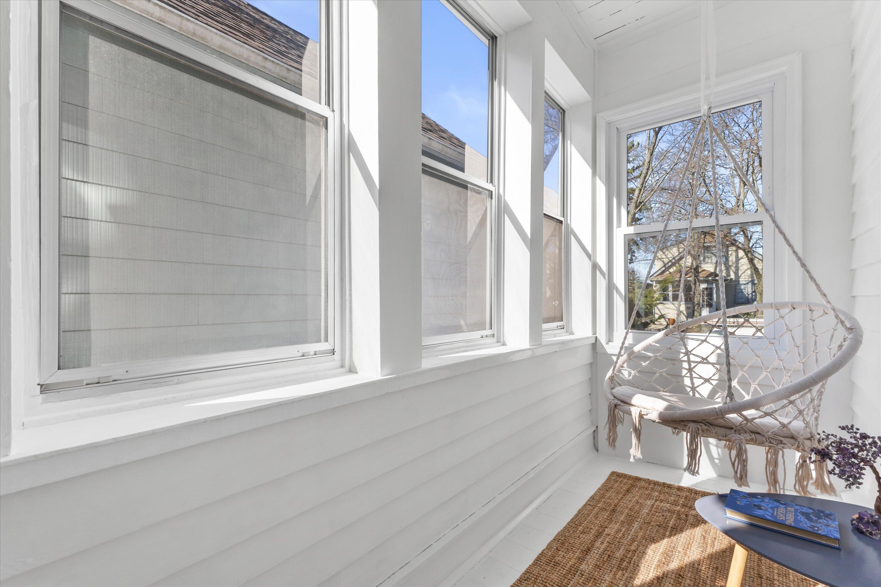 2742 South Greeley Street Milwaukee, WI 53207 - Photo 13 of 34 Sun Room