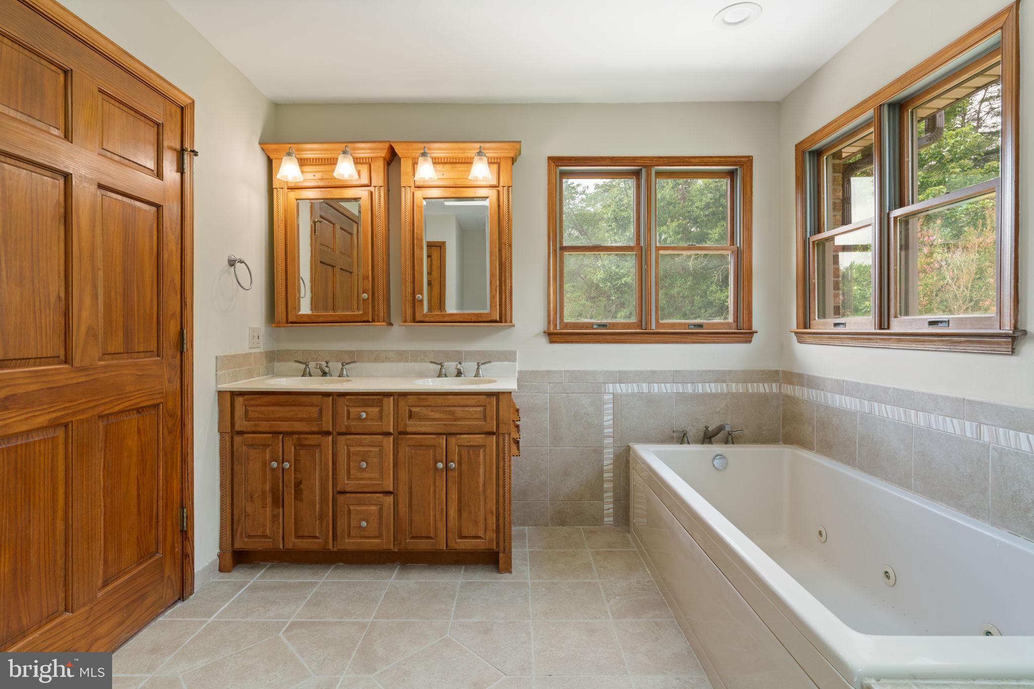 5418 Courthouse Road Spotsylvania, VA 22551 - Photo 32 of 73 Dual Sink, Soaking Tub, Shower