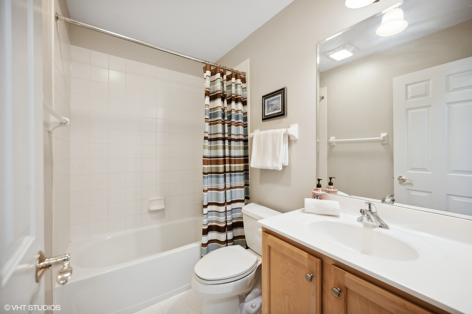 2703 Langley Circle Glenview, IL 60026 - Photo 15 of 23 a bathroom with a sink a toilet and shower