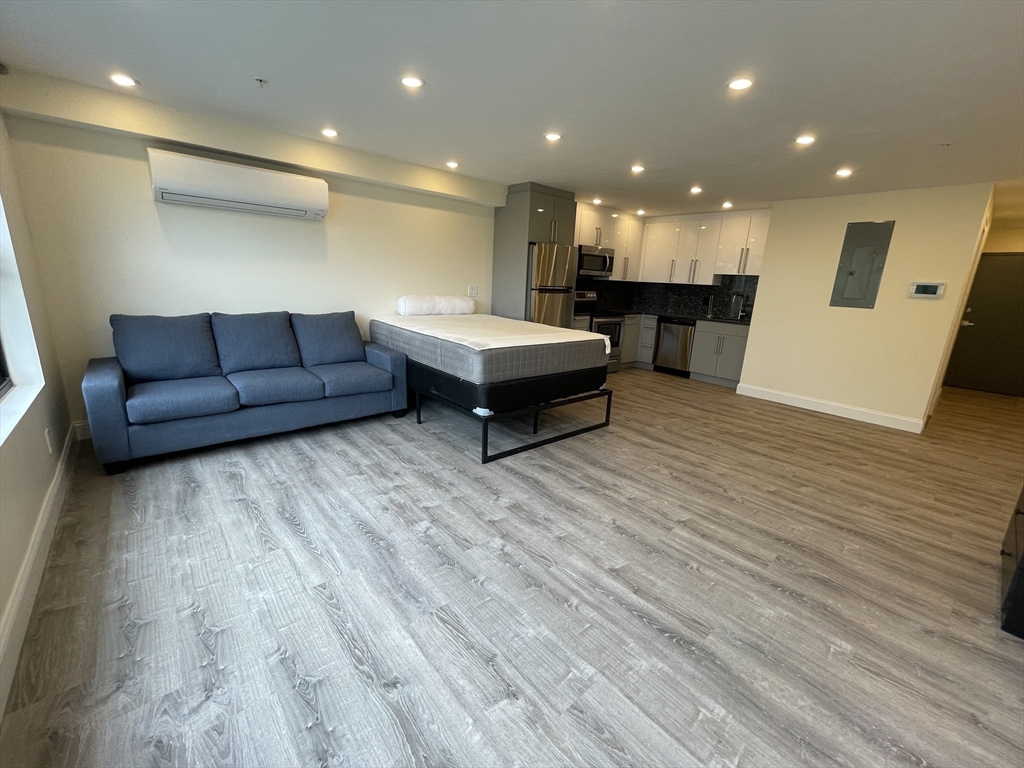 1028 Commonwealth Avenue, Unit 305 Boston, MA 02215 - Photo 3 of 8