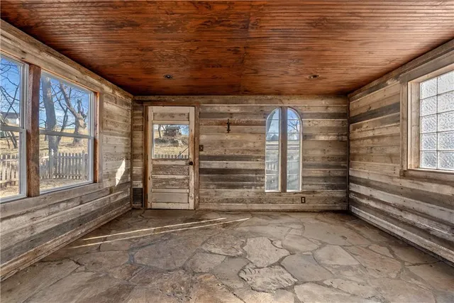 $399,000 | 29604 East Easley Road, Lee's Summit, MO 64086