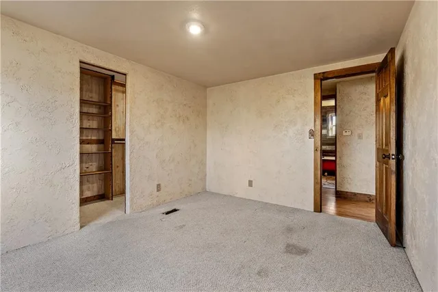 $399,000 | 29604 East Easley Road, Lee's Summit, MO 64086