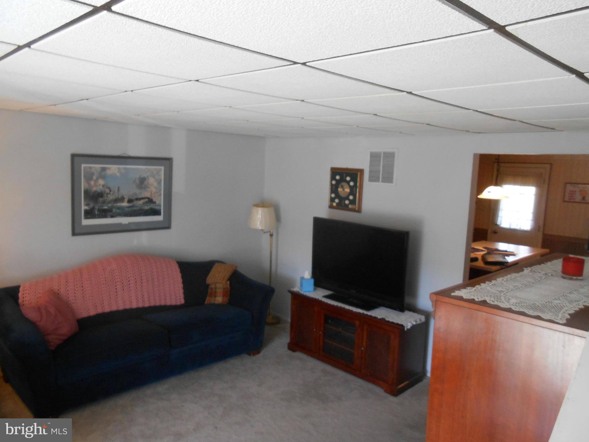 7848 Kavanagh Road Baltimore, MD 21222 - Photo 4 of 15 Living Room