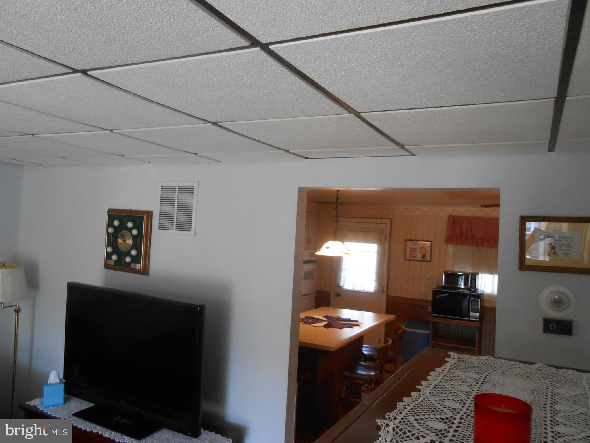 7848 Kavanagh Road Baltimore, MD 21222 - Photo 5 of 15 Living Room