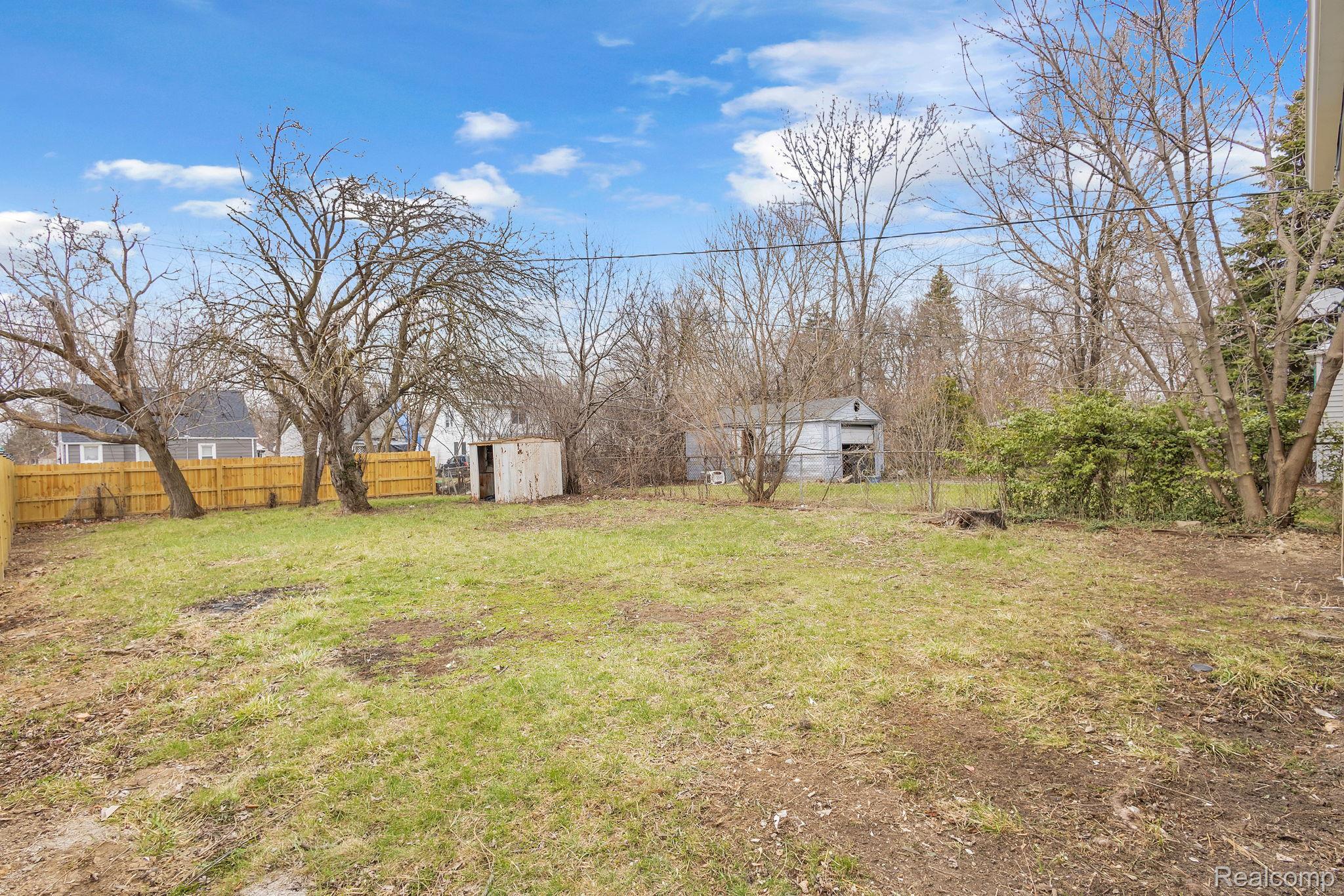 8401 Fielding Street Detroit, MI 48228 - Photo 28 of 34 Fenced backyard featuring a storage unit