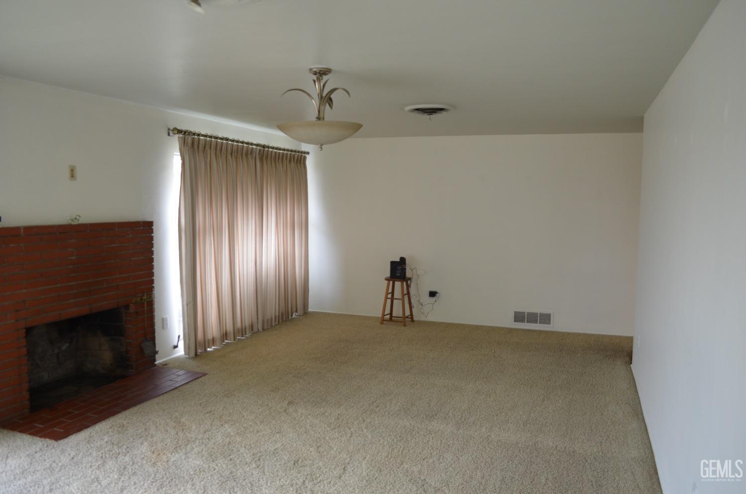 Undisclosed Address Shafter, CA 93263 - Photo 5 of 34