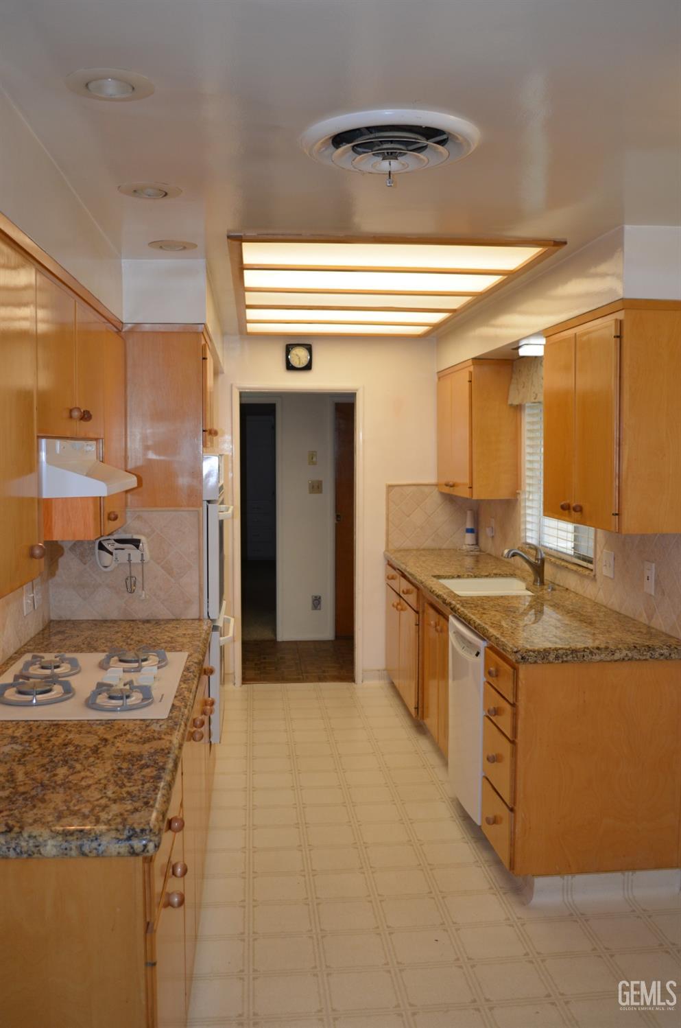 Undisclosed Address Shafter, CA 93263 - Photo 7 of 34