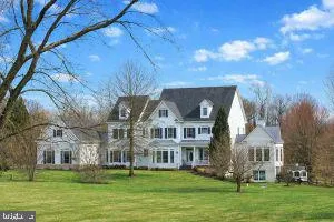 $2,000,000 | 38527 Ditchling Place, Hamilton, VA 20158