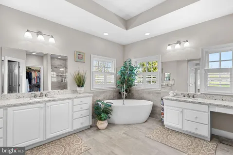 $2,000,000 | 38527 Ditchling Place, Hamilton, VA 20158