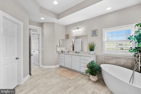 $2,000,000 | 38527 Ditchling Place, Hamilton, VA 20158