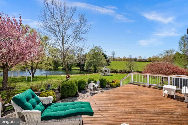 $2,000,000 | 38527 Ditchling Place, Hamilton, VA 20158