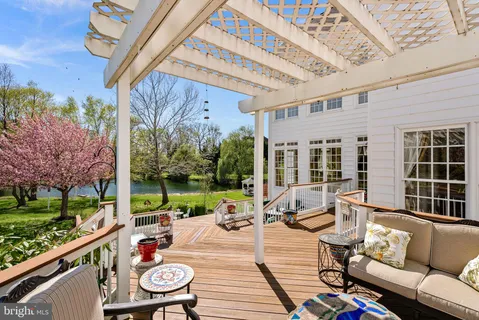 $2,000,000 | 38527 Ditchling Place, Hamilton, VA 20158