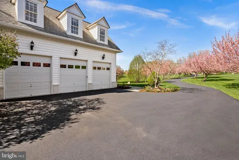 $2,000,000 | 38527 Ditchling Place, Hamilton, VA 20158