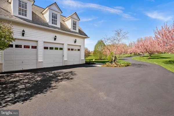 $2,000,000 | 38527 Ditchling Place, Hamilton, VA 20158