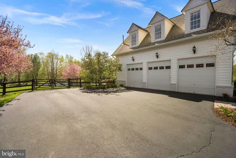 $2,000,000 | 38527 Ditchling Place, Hamilton, VA 20158