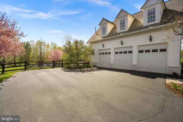 $2,000,000 | 38527 Ditchling Place, Hamilton, VA 20158