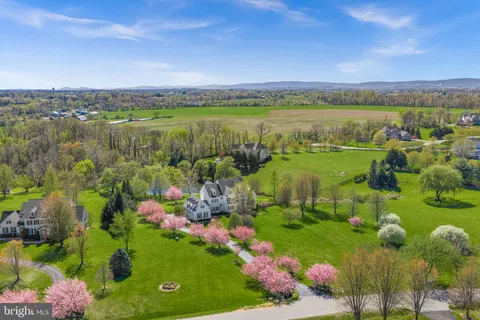 $2,000,000 | 38527 Ditchling Place, Hamilton, VA 20158