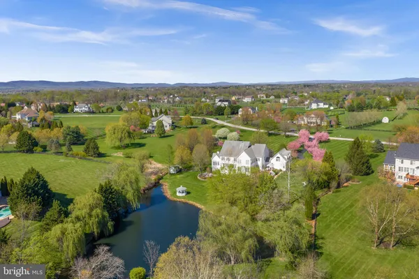 $2,000,000 | 38527 Ditchling Place, Hamilton, VA 20158