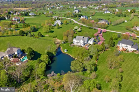 $2,000,000 | 38527 Ditchling Place, Hamilton, VA 20158