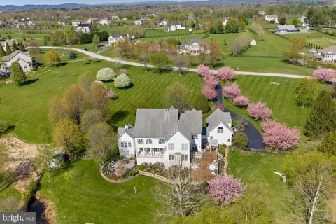 $2,000,000 | 38527 Ditchling Place, Hamilton, VA 20158