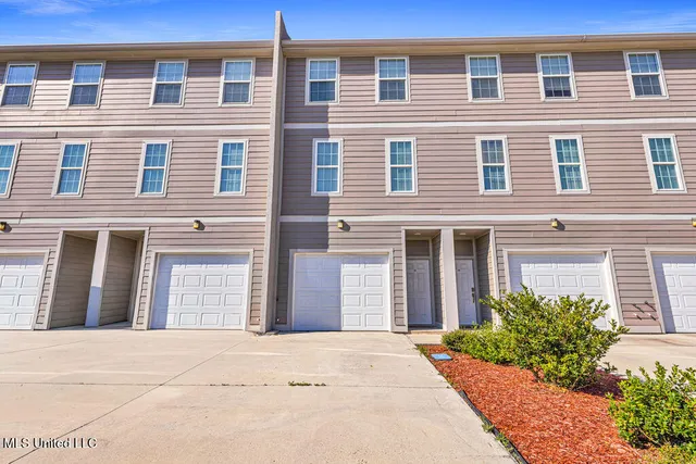 $2,700 | 109 East Orchard Loop, Unit 109, D'Iberville, MS 39540