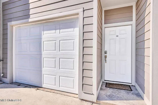 $2,700 | 109 East Orchard Loop, Unit 109, D'Iberville, MS 39540