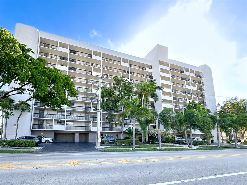 4800 Bayview Drive, Unit 503 Fort Lauderdale, FL 33308 - Photo 23 of 30 a view of a building with a yard
