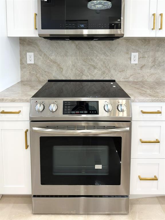 4800 Bayview Drive, Unit 503 Fort Lauderdale, FL 33308 - Photo 3 of 30 a stove top oven sitting inside of a kitchen